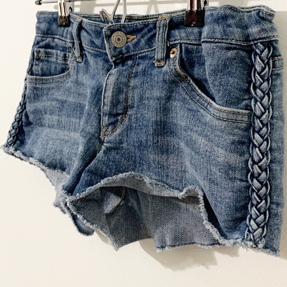 Levi Levi’s Strauss Denim Jean Shorty Short Cut-Off Braided Trim Along Side 🟦 - Picture 2 of 9